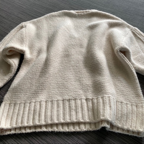 H&M Cable Knit V-Neck Sweater - Picture 7 of 14